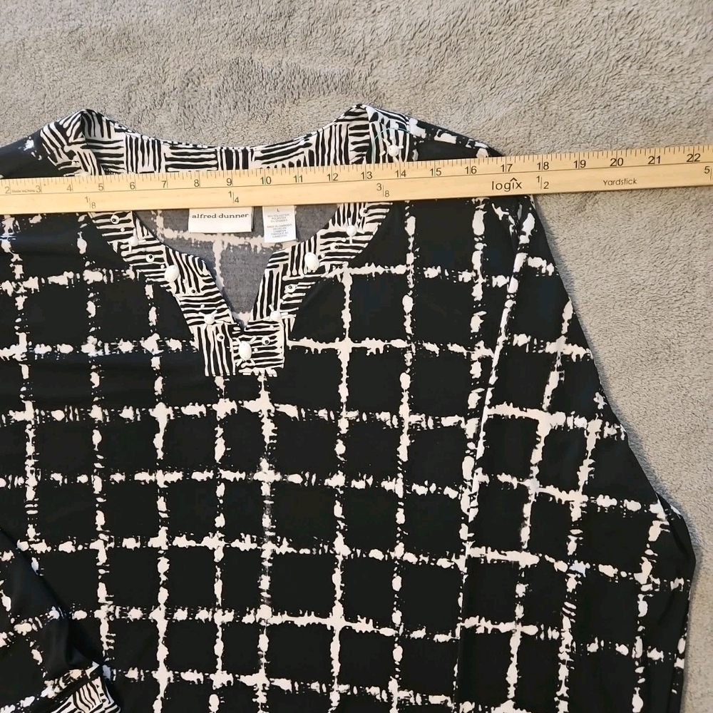 Alfred Dunner Black and White Patterned V-Neck Sweater - Picture 8 of 15